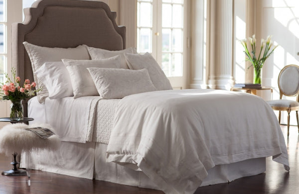 LILI ALESSANDRA CASABLANCA WHITE WITH WHITE BEDDING